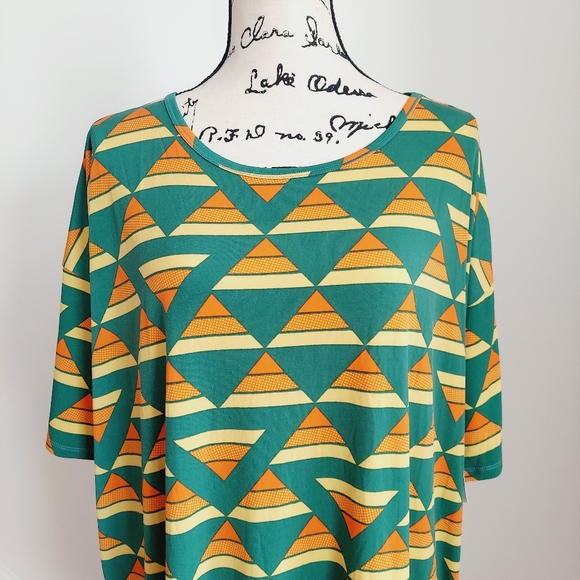 LulaRoe Irma Aztec Geometric Tunic Top Short Sleeve M - Picture 2 of 7
